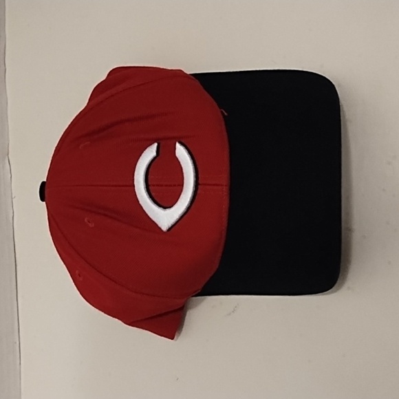 Cincinnati Red Sox Adjustable Strap Red Baseball Cap One Size Fits Most - Picture 7 of 10